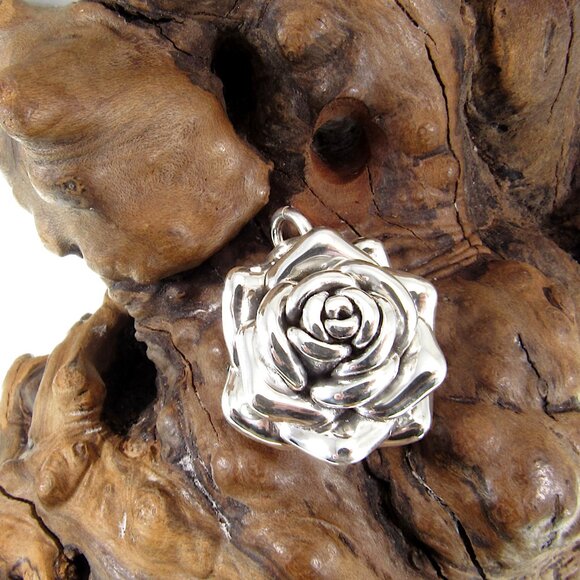 Solid 925 Sterling Silver 3D Chunky Rose Bloom Pendant, Royal Tudor Emblem - Picture 4 of 10
